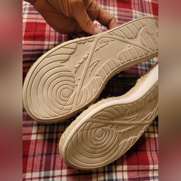 TOMMY BAHAMA Elegant Black Sandals with Rhinestone Accents - Picture 5 of 5